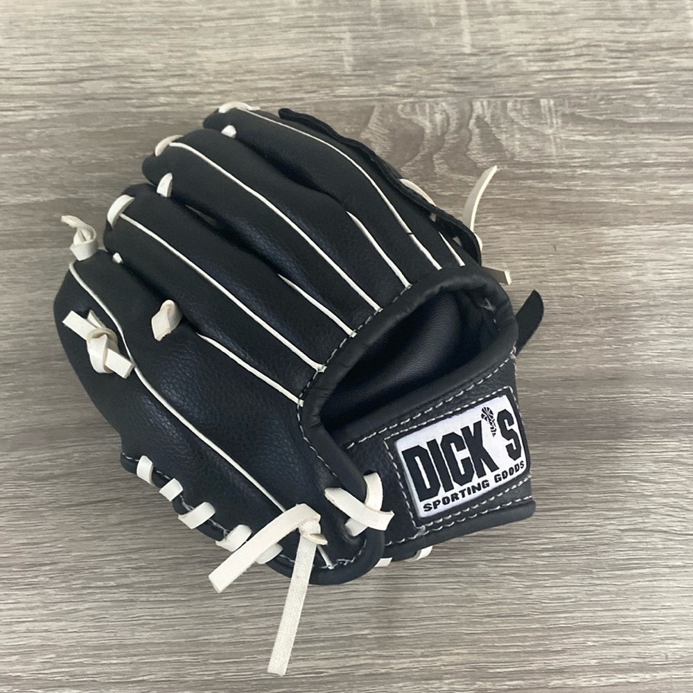 Dick’s Sporting Goods T Ball glove!! ⚾️